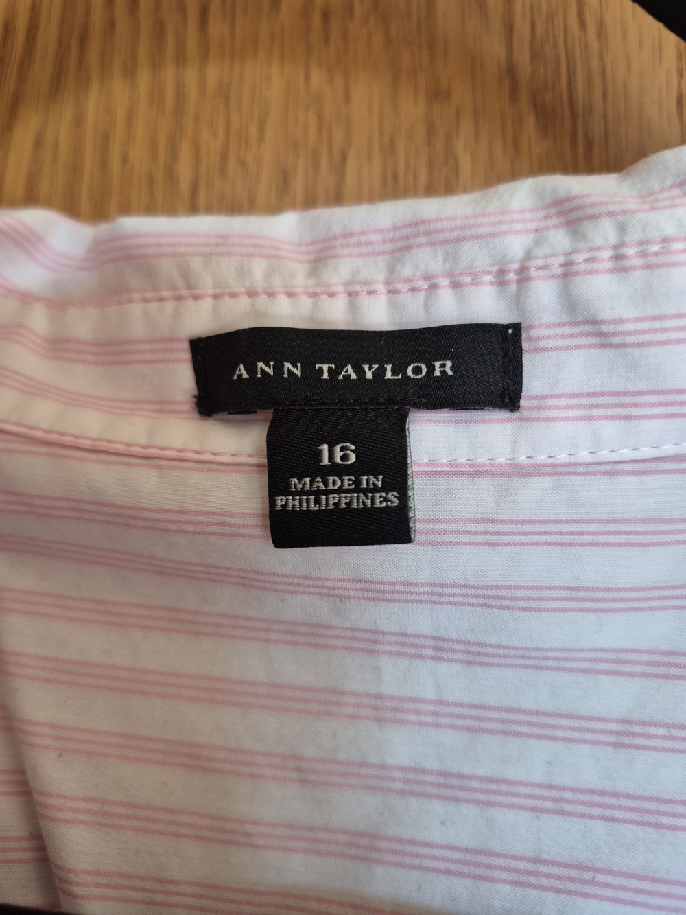Ann Taylor Cool Summer Sleeveless Button-Up Blouse in Cute Pink & White Stripes - Picture 2 of 4